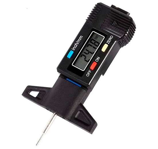 MEDIDOR DE ESPESOR DE NEUMÁTICOS.